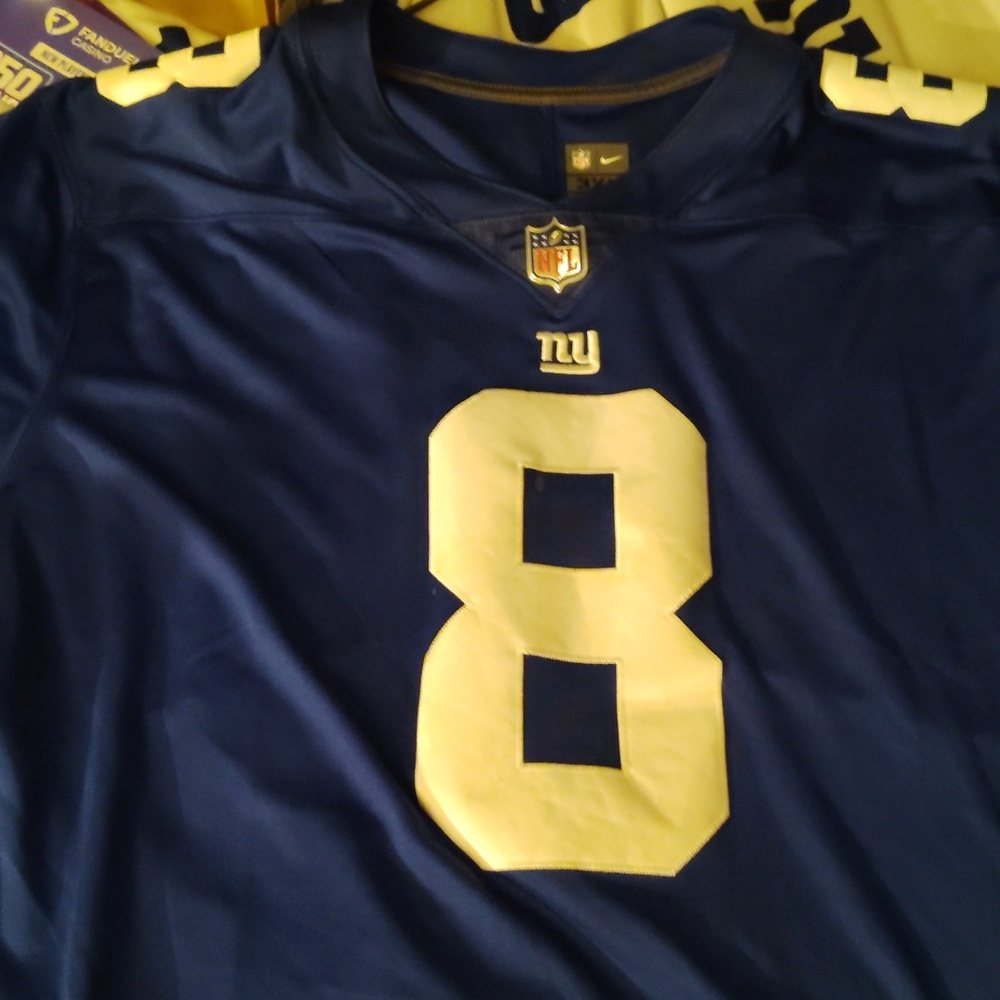 A 3xL Daniel Jones jersey